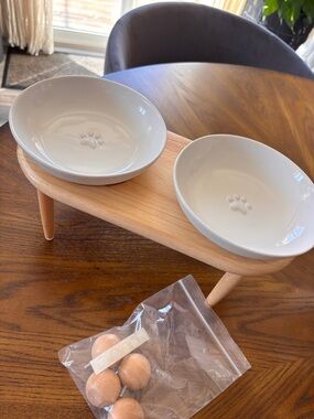 Elevated Ceramic Pet Feeding Set in White